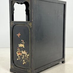 Rytietiška komoda su žalvario ir akmens dekoracijomis 40x87x99,5 cm