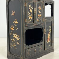 Rytietiška komoda su žalvario ir akmens dekoracijomis 40x87x99,5 cm