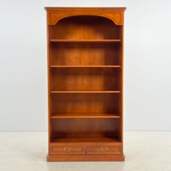 Pastatoma riešutmedžio knygų lentyna 35,5x100x189 cm
