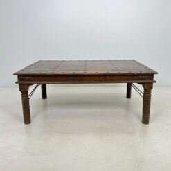 Rytietiško stiliaus medžio masyvo stalas 124x185x76 cm