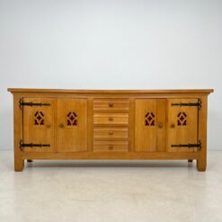 Ilga ąžuolinė keturių durų ir keturių stalčių komoda su metalo detalėmis 57×259,5×106,5 cm
