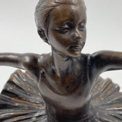 Bronzinė balerinos statula ant akmeninio postamento 13x19x27 cm