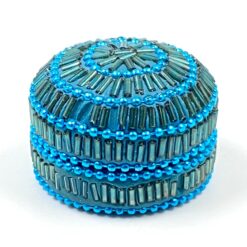 Metalinė dėžutė, dekoruota karoliukais 5x5x3,5 cm