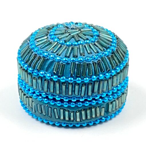 Metalinė dėžutė, dekoruota karoliukais 5x5x3,5 cm
