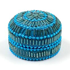 Metalinė dėžutė, dekoruota karoliukais 5x5x3,5 cm