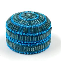 Metalinė dėžutė, dekoruota karoliukais 5x5x3,5 cm