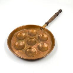 Varinė blynelių keptuvė su medine rankena 22x45x3 cm
