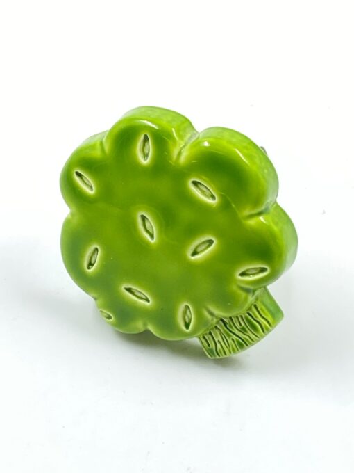 Plastikinė rankenėlė “Medis” 2×3,5×4 cm