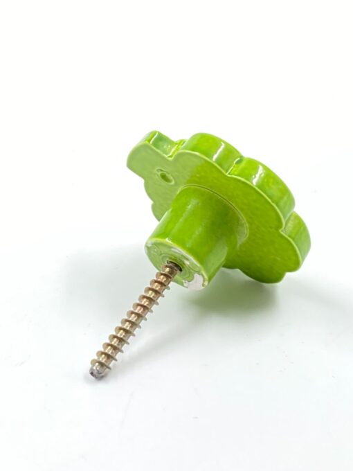 Plastikinė rankenėlė “Medis” 2×3,5×4 cm
