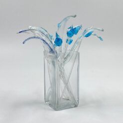 Stiklinė vazelė su stiklinėmis gėlytėmis ir stikliniais lapeliais 15x15x16 cm