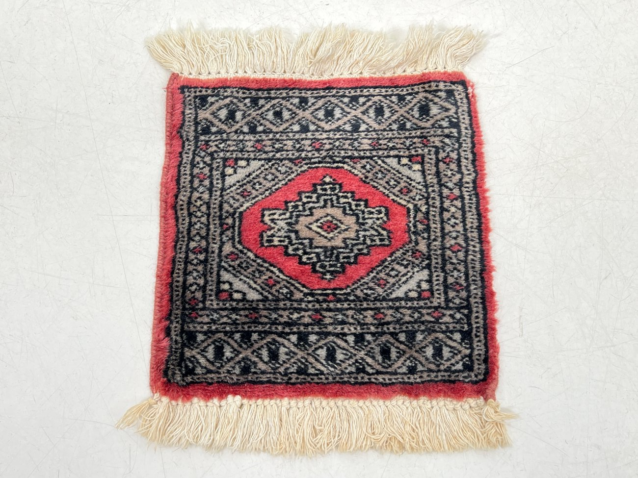 HK1018-kilimai-2 Vilnonis rankų darbo kilimėlis “Bukhara” 29x25x0,45 cm