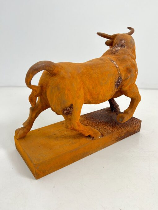 Ketaus statula “Bulius” 24x56x44 cm