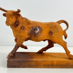 Ketaus statula “Bulius” 24x56x44 cm