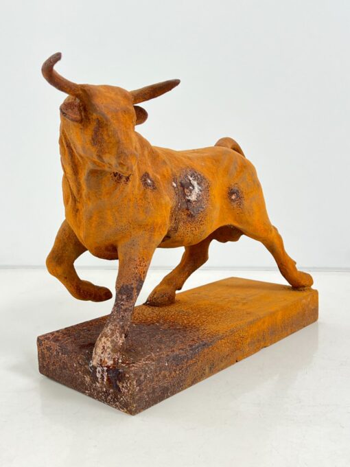 Ketaus statula “Bulius” 24x56x44 cm