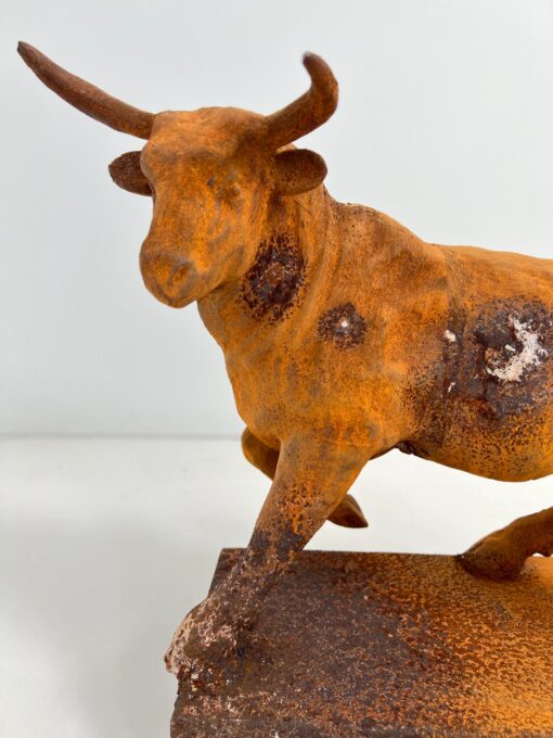Ketaus statula “Bulius” 24x56x44 cm