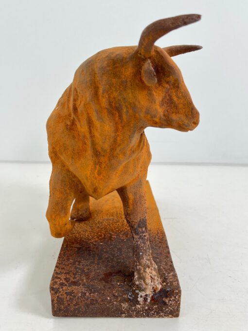 Ketaus statula “Bulius” 24x56x44 cm