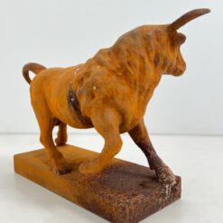 Ketaus statula “Bulius” 24x56x44 cm