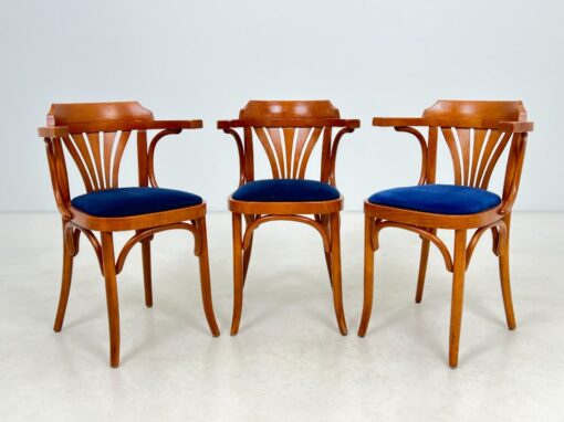 Medinis Thonet stiliaus krėslas mėlynos spalvos gobeleno sėdimąja dalimi 47x51x78 cm, 49 cm