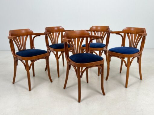 Medinis Thonet stiliaus krėslas mėlynos spalvos gobeleno sėdimąja dalimi 47x51x78 cm, 49 cm