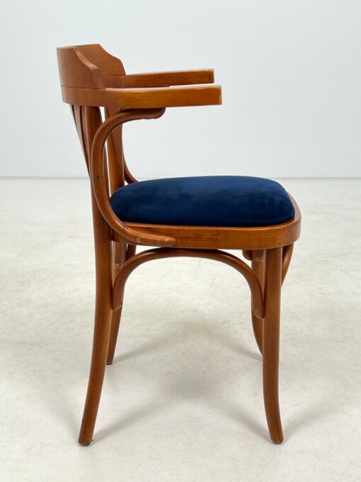 Medinis Thonet stiliaus krėslas mėlynos spalvos gobeleno sėdimąja dalimi 47x51x78 cm, 49 cm