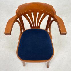 Medinis Thonet stiliaus krėslas mėlynos spalvos gobeleno sėdimąja dalimi 47x51x78 cm, 49 cm