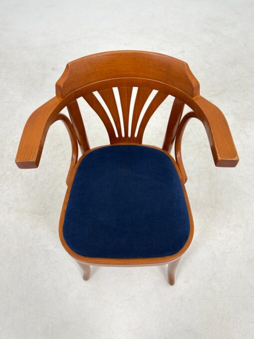 Medinis Thonet stiliaus krėslas mėlynos spalvos gobeleno sėdimąja dalimi 47x51x78 cm, 49 cm