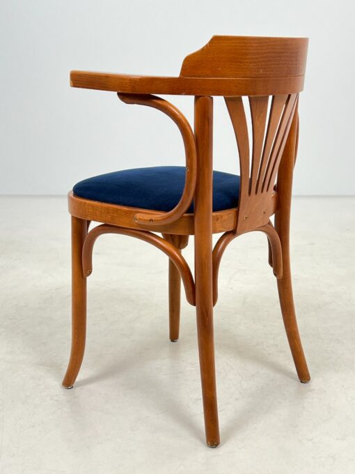 Medinis Thonet stiliaus krėslas mėlynos spalvos gobeleno sėdimąja dalimi 47x51x78 cm, 49 cm