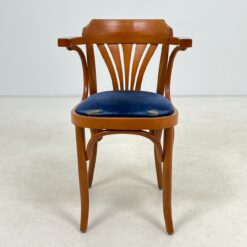 Medinis Thonet stiliaus krėslas mėlynos spalvos gobeleno sėdimąja dalimi 47x51x78 cm, 49 cm