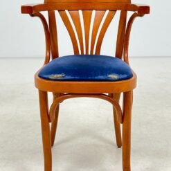 Medinis Thonet stiliaus krėslas mėlynos spalvos gobeleno sėdimąja dalimi 47x51x78 cm, 49 cm