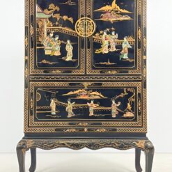 Rytietiška komoda su akmens dekoracijomis 57x100x153 cm