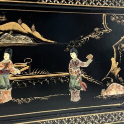 Rytietiška komoda su akmens dekoracijomis 57x100x153 cm