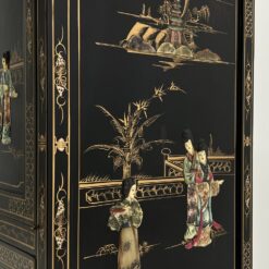 Rytietiška komoda su akmens dekoracijomis 57x100x153 cm