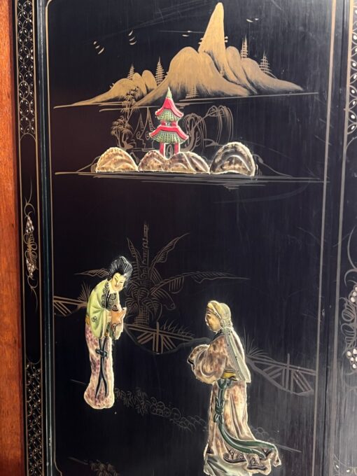Rytietiška komoda su akmens dekoracijomis 57x100x153 cm