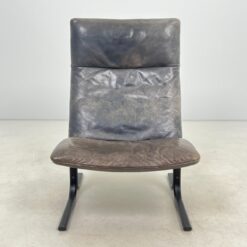 Vintažinis "de Sede" odinis fotelis su metalinėmis kojomis 75x63x94 cm, 38 cm