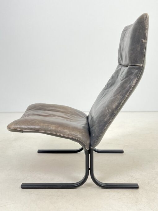 Vintažinis “de Sede” odinis fotelis su metalinėmis kojomis 75x63x94 cm, 38 cm