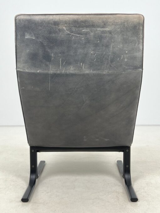 Vintažinis “de Sede” odinis fotelis su metalinėmis kojomis 75x63x94 cm, 38 cm