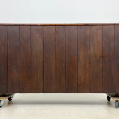 Ąžuolinė drožinėta trijų durų ir trijų stalčių komoda 45x165x87 cm