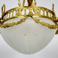 Žalvarinis pakabinamas trijų šakų sietynas su stiklo gaubtais 70x70x75 cm