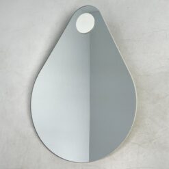 Modernus lašo formos veidrodis 2,5x65x87 cm