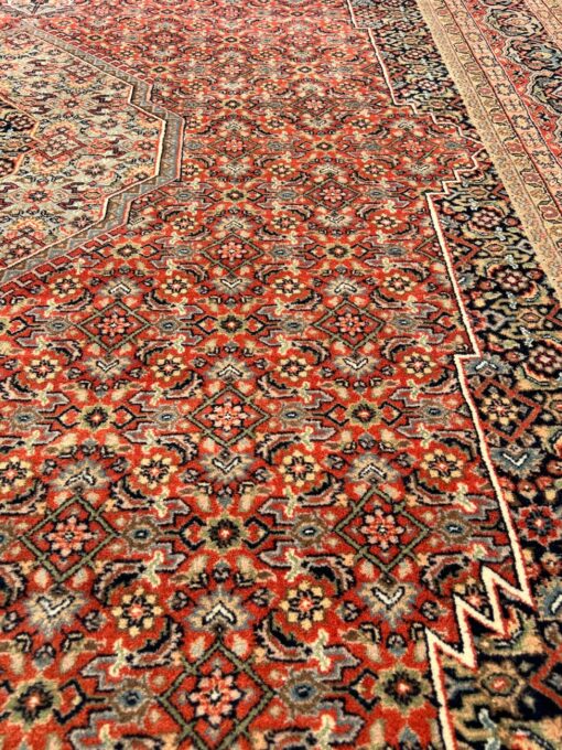 Vilnonis rankų darbo kilimas “Bidjar” 355x253x1 cm
