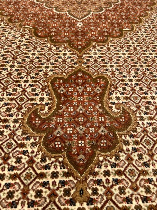Vilnonis rankų darbo kilimas su šilku “Tabriz” 354x246x0,5 cm