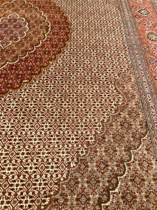 Vilnonis rankų darbo kilimas su šilku “Tabriz” 354x246x0,5 cm