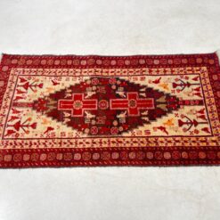 Vilnonis rankų darbo kilimas 182x95x0,5 cm