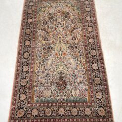 Šilkinis rankų darbo “Qum” kilimas 170x86x0,5 cm
