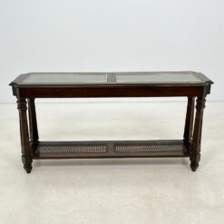Raudonmedžio konsolinis stalas su stiklu ir ratanu 40,5x135x67 cm