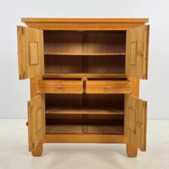 Ąžuolinė keturių durų ir dviejų stalčių komoda su metalo detalėmis 45,5×124,5×145 cm