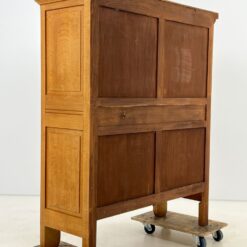 Ąžuolinė keturių durų ir dviejų stalčių komoda su metalo detalėmis 45,5×124,5×145 cm