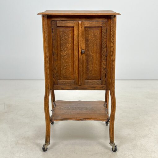 Ąžuolinė spintelė ant ratukų 53x54x97,5 cm