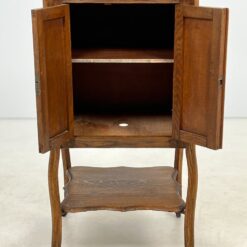 Ąžuolinė spintelė ant ratukų 53x54x97,5 cm