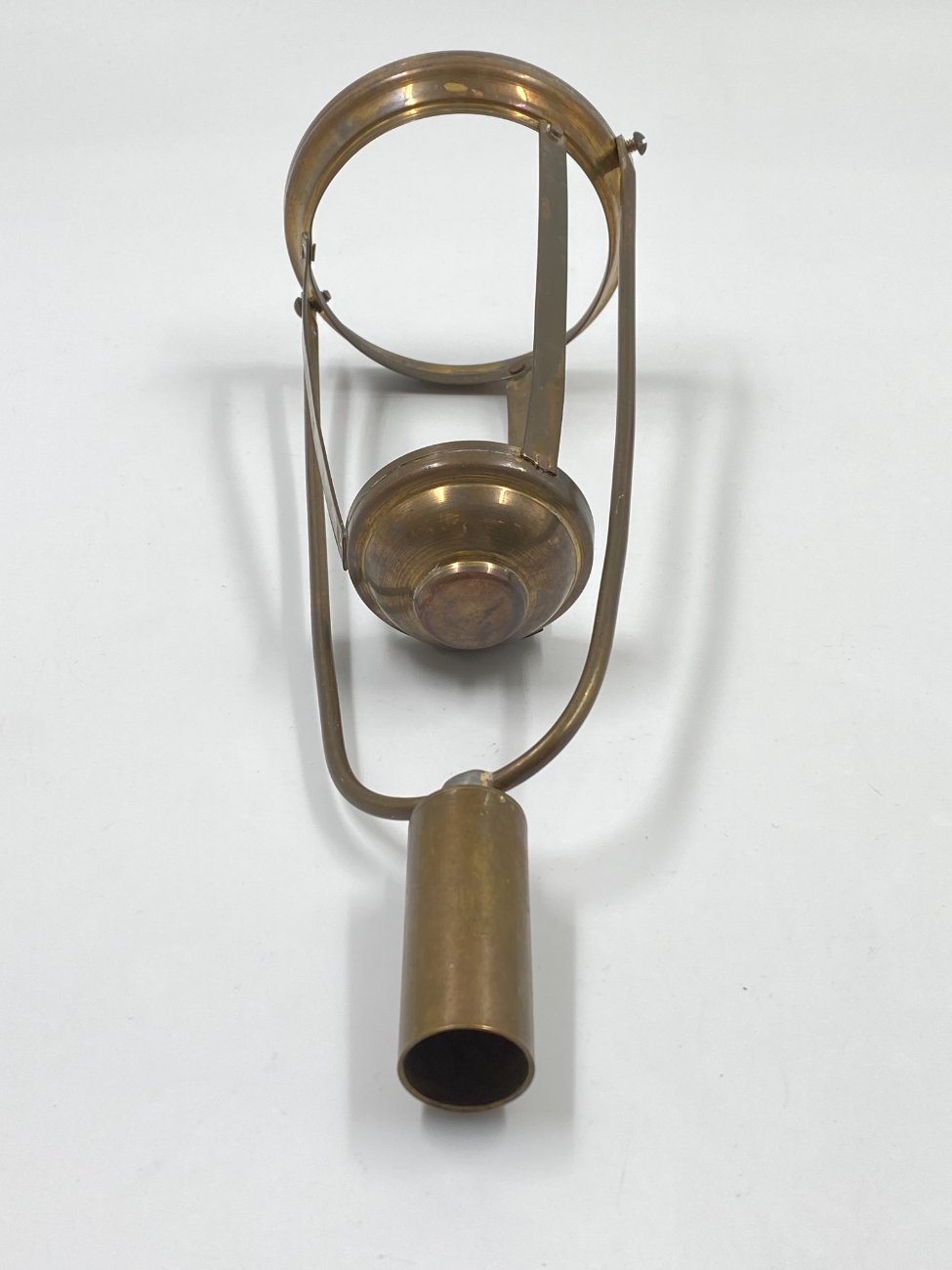 DK0283-baznycios-reikmenys-6 Žalvarinė bažnytinė apeiginė užmaunama žvakidė 11,5x13x34,5 cm